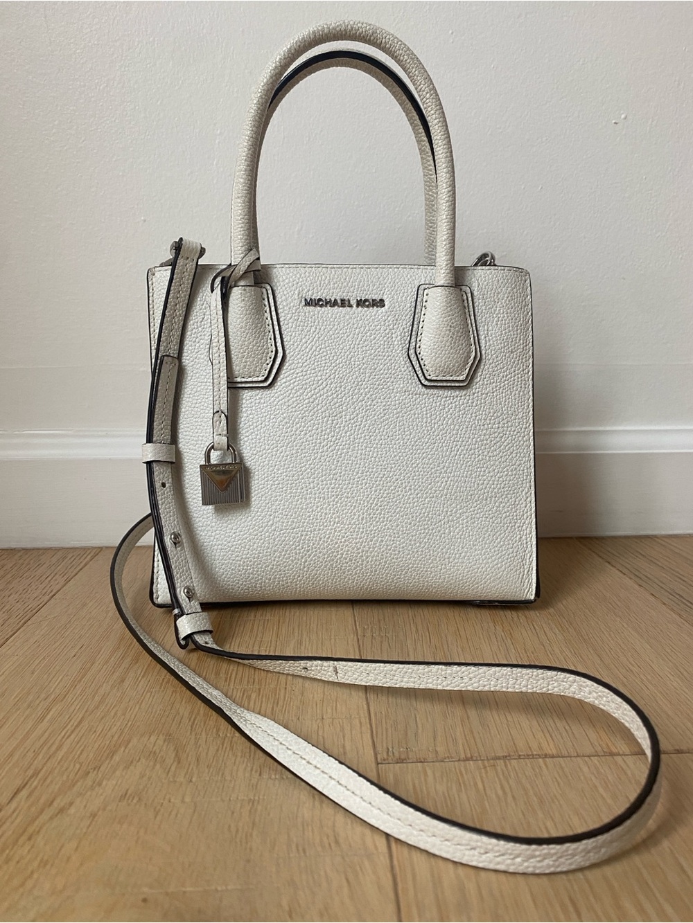 Michael Kors MERCER LEATHER CROSSBODY  padlock charm White Silver Hardware